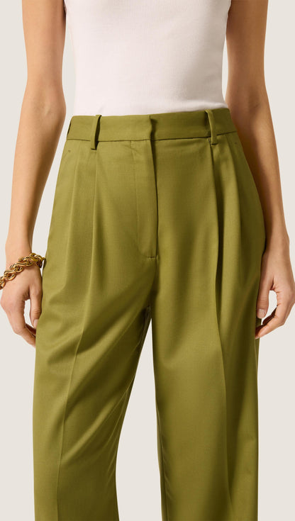 Pleated Tapered Trouser in Seasonless Wool | Pickle