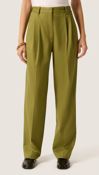 Pleated Tapered Trouser in Seasonless Wool | Pickle