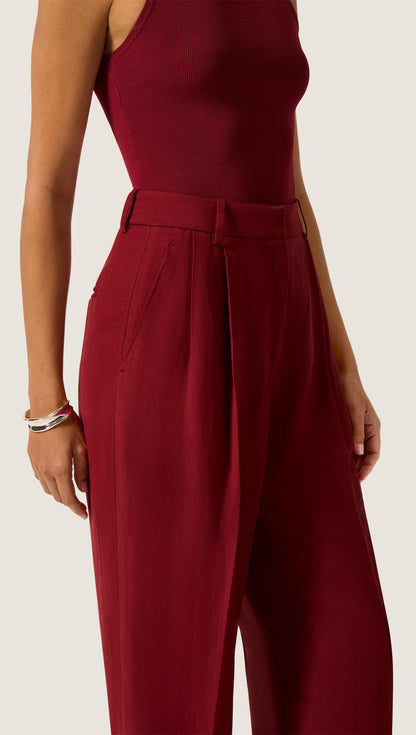 Pleated Tapered Trouser in Viscose Linen | Maroon