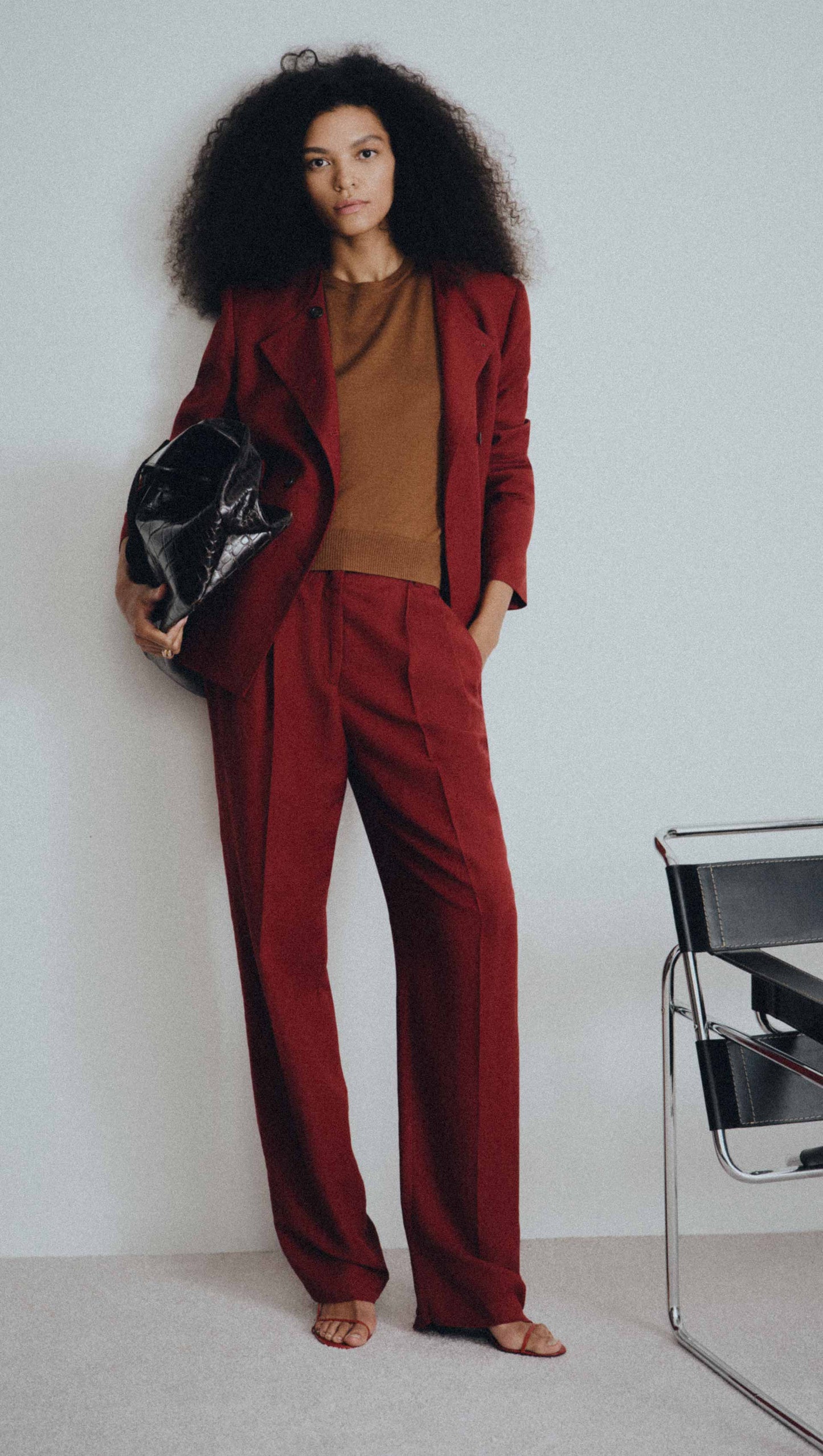 Pleated Tapered Trouser in Viscose Linen | Maroon