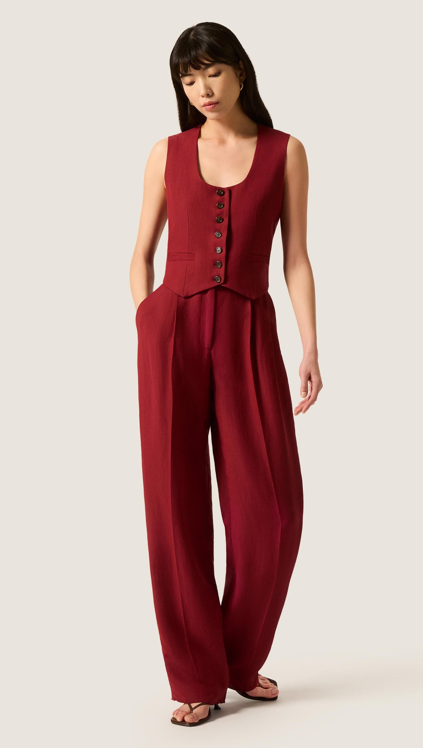 Scoop Neck Waistcoat in Viscose Linen | Maroon